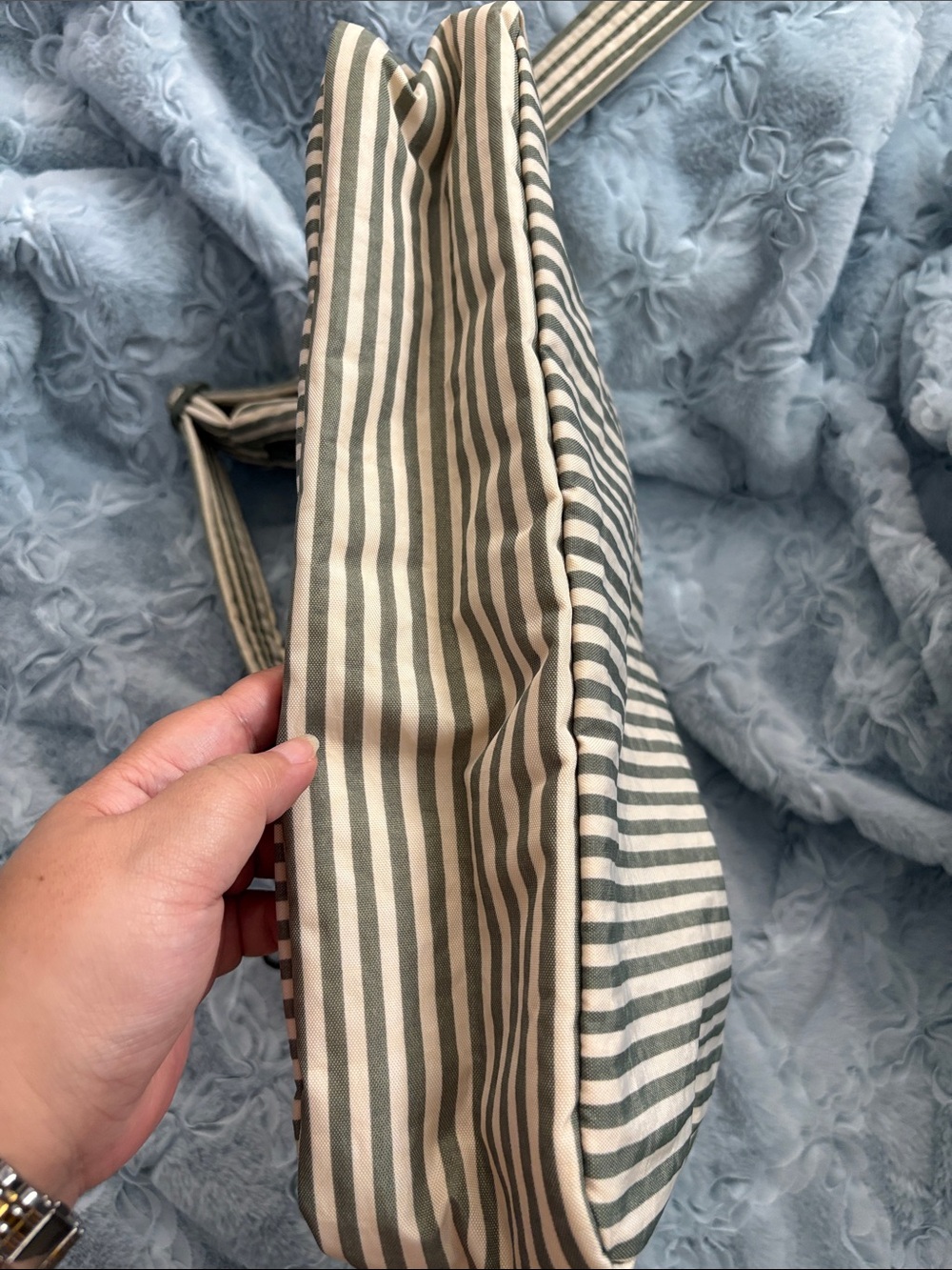 Baggu Nylon shoulder bag NWT condition Sage Stripe - Picture 3 of 5
